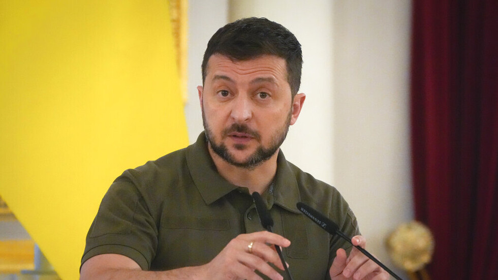 رجل أعمال ألماني يكشف عن مخطط أمريكي للإطاحة بالرئيس الأوكراني زيلينسكي