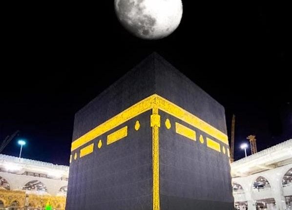 فلكية جدة ترصد تعامد القمر على الكعبة المشرفة.. مساء اليوم