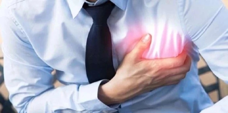 إذا أردت الوقاية من امراض القلب الخطيرة كل ماعليك سوى النوم في هذه الساعات وبهذه الطريقة!