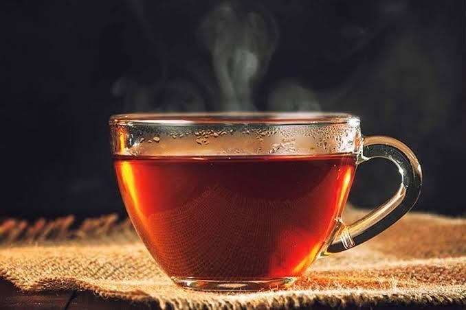 خبير تغذية ينصح بتجنب شرب الشاي ليلا لهذا السبب