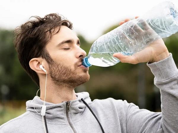 أفضل 5 أوقات لشرب الماء ونصائح مهمة التزم بها.. تعرف عليها