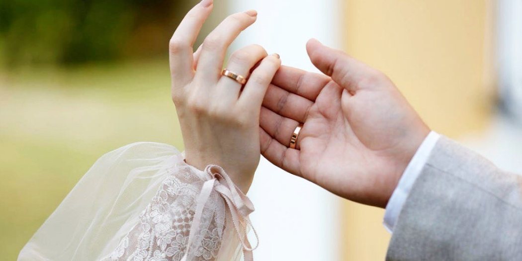 ليلة العمر تتحول لكابوس مرعب .. عريس يهشم رأس عروسته بمطرقة حديدية لسبب لا يصدقه العقل