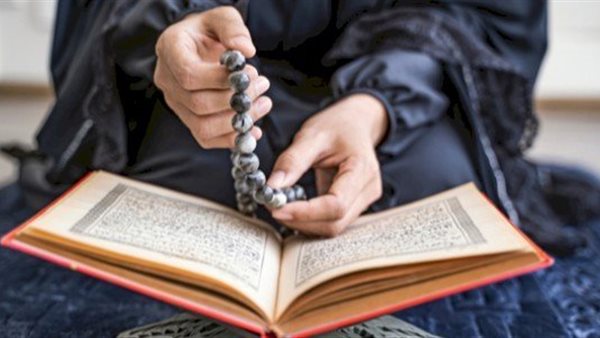 ممثل أمريكي غير مسلم يكشف قصة مذهلة في القرآن الكريم جعلته يبكي بحرقة ويعجب بالقرآن؟
