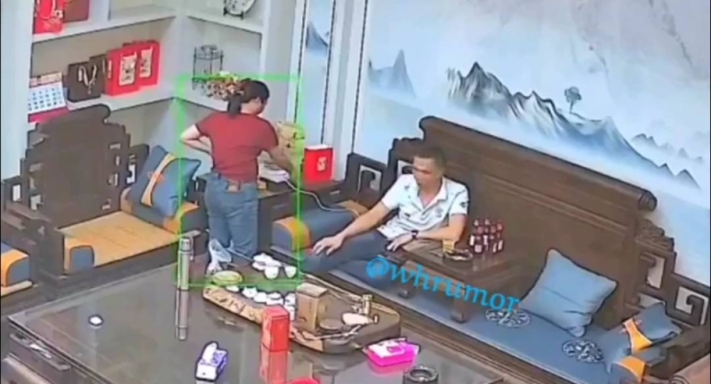 صينية تثير جنون زوجها وتصب الماء المغلي عليه لسبب صادم لا يصدقه العقل؟