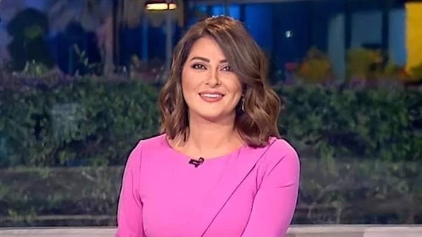 مذيعة سعودية جديدة تظهر على قناة الجزيرة وتجنن العالم بجمالها الشديد وتفوقت على جميع النساء (صور)