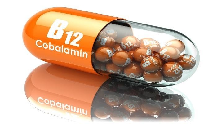احذرها.. علامات إذا ظهرت على الأظافر تدل على نقص فيتامين B12 (تعرف عليها)