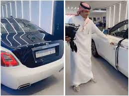 شاهد.. رجل أعمال سعودي يستلم أغلى سيارة في العالم وحتى الوليد بن طلال لا يمتلكها ( فيديو مذهل )