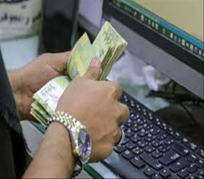 محلات الصرافة تعلن عن انهيار قياسي جديد وسعر الدولار يقترب من ملامسة حاجز 2,600 ريال يمني